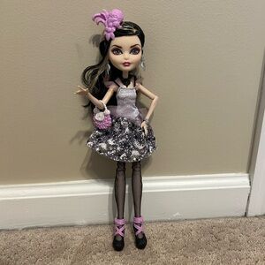 Ever After High Duchess Swan doll